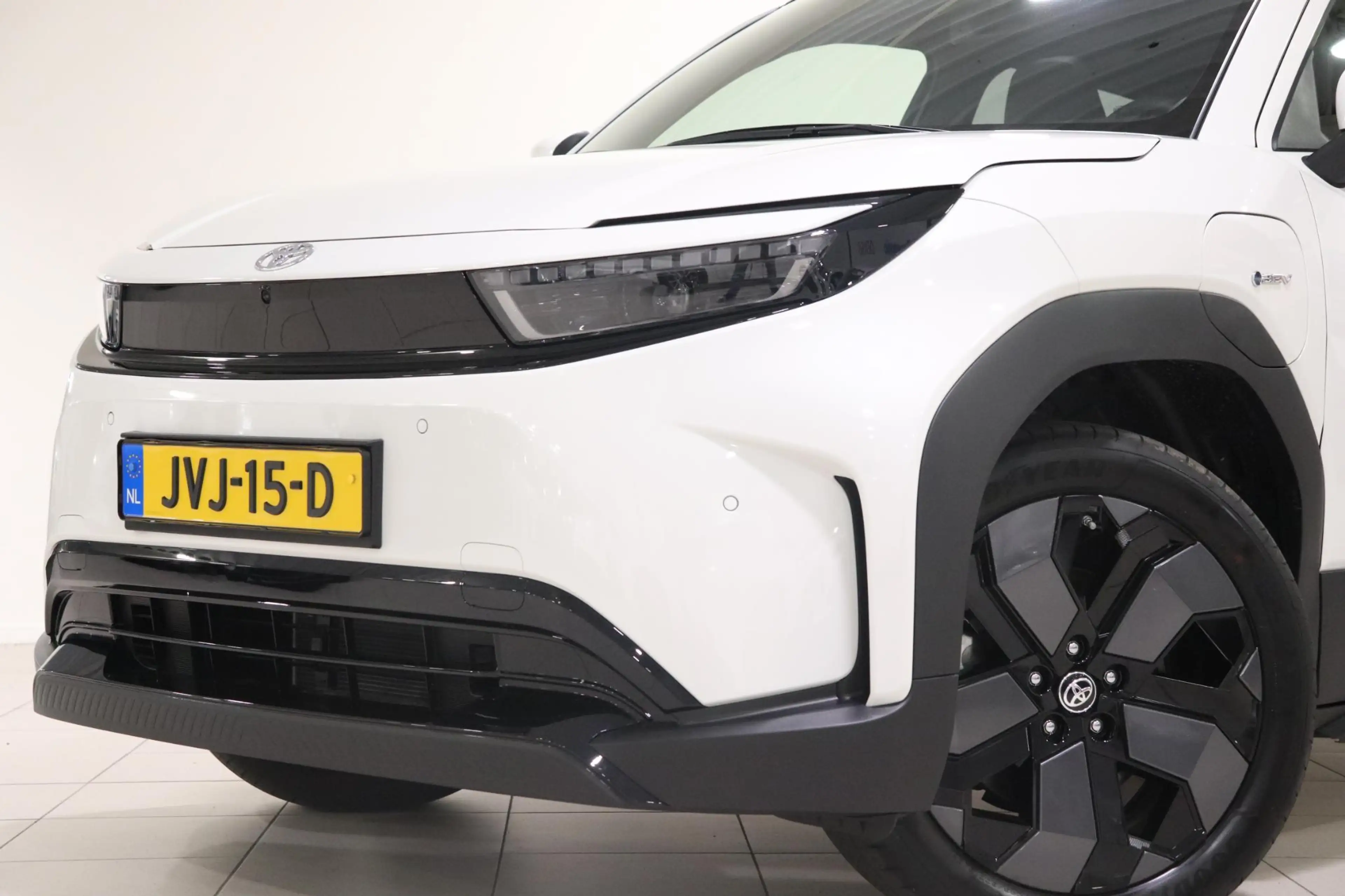 Toyota Urban Cruiser Executive 61 kWh, JBL, BSM, 360 Camera, Leder, App — photo 15