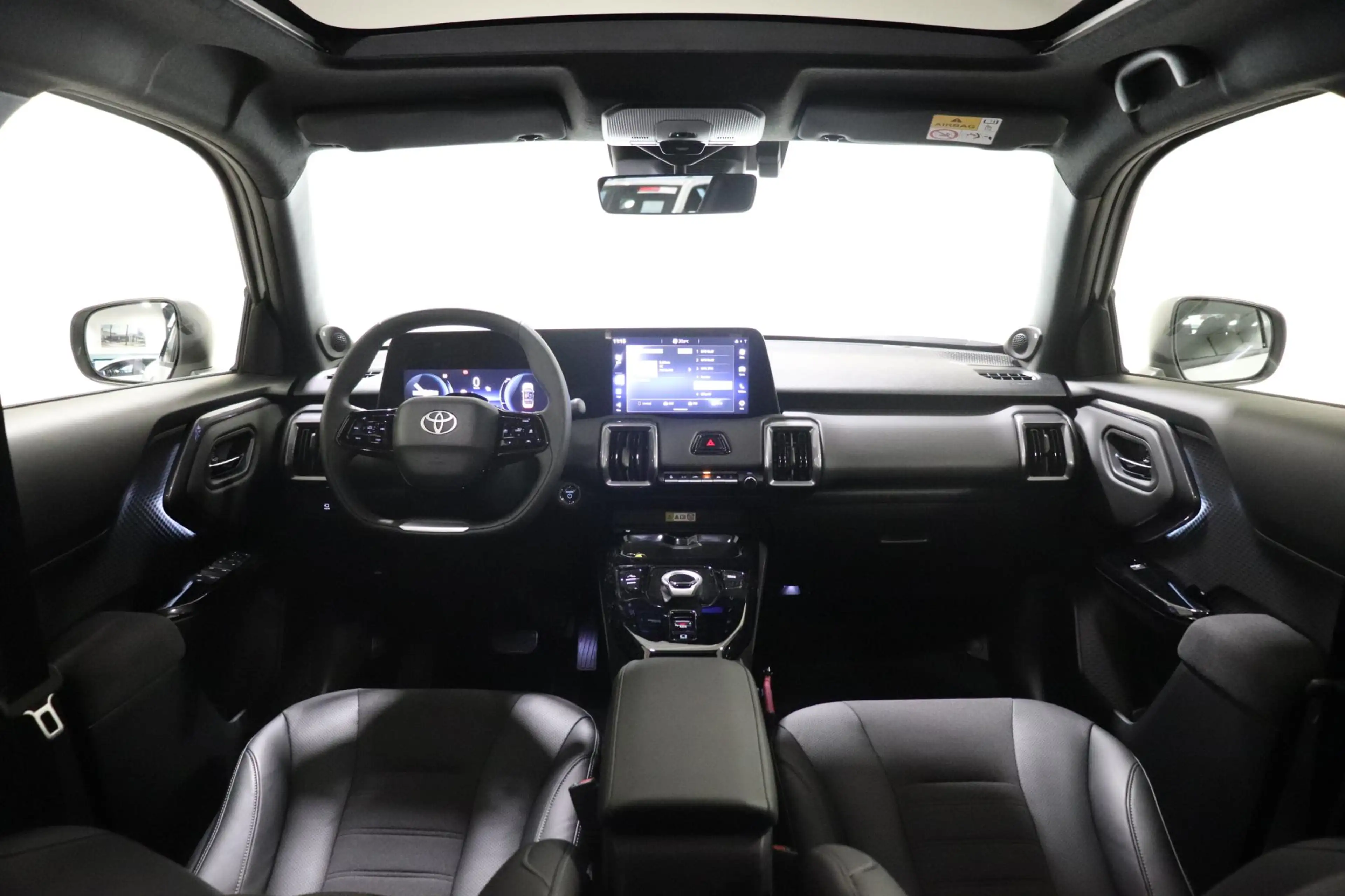 Toyota Urban Cruiser Executive 61 kWh, JBL, BSM, 360 Camera, Leder, App — photo 3