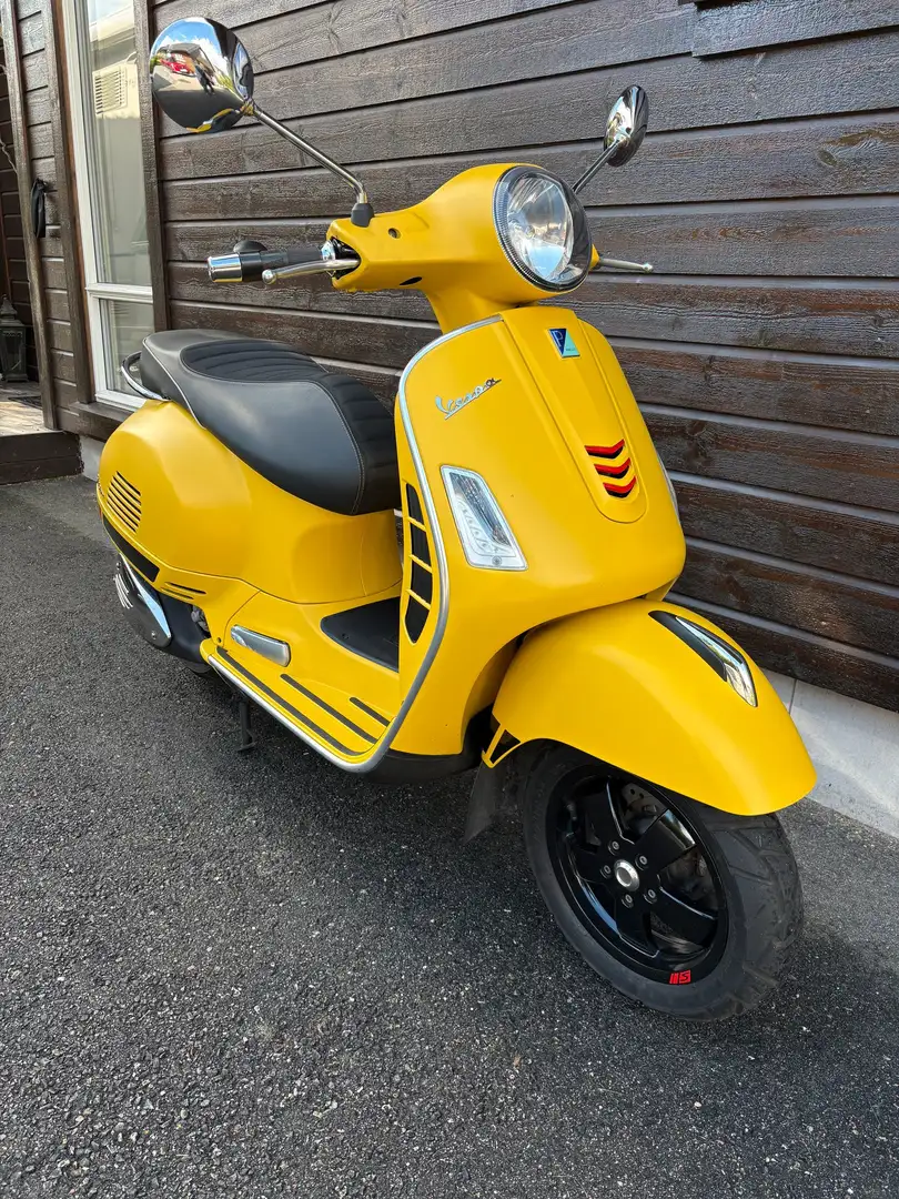 Vespa GTS Super 300 Sárga - 1