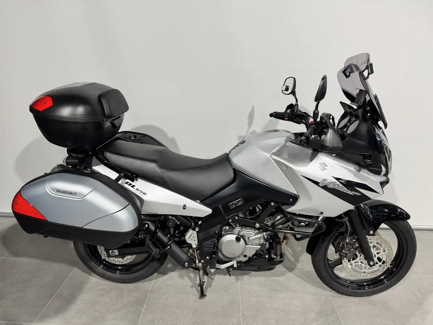 Suzuki V-Strom 650 DL Zilver - 1