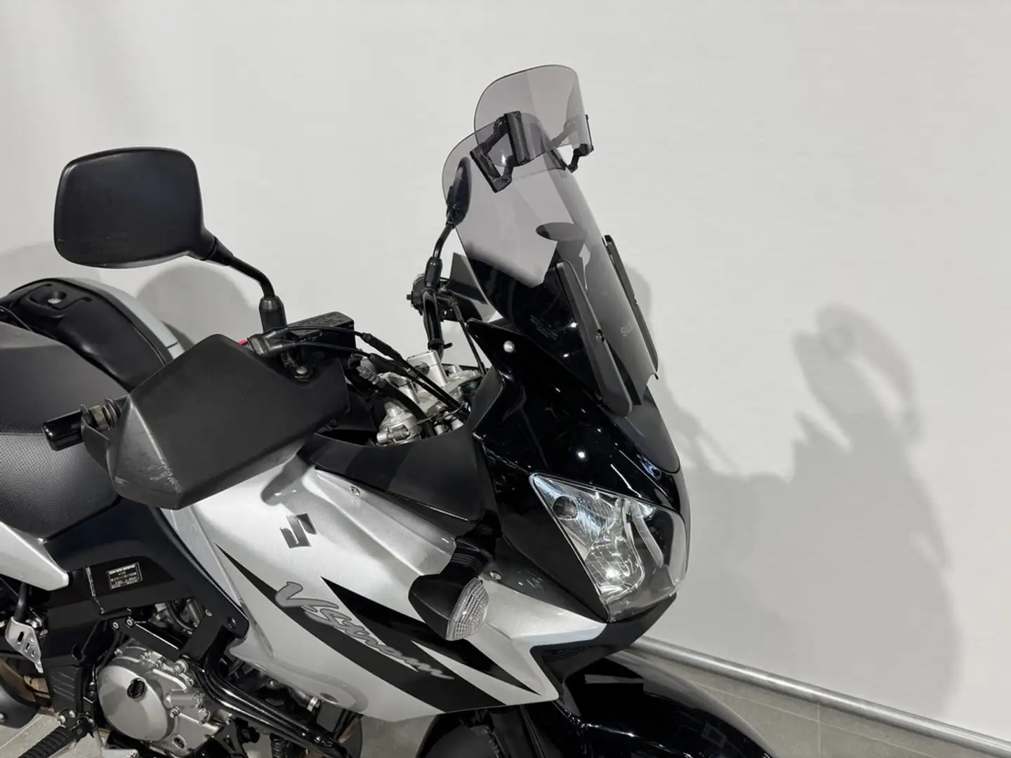 Suzuki V-Strom 650 DL Zilver - 2