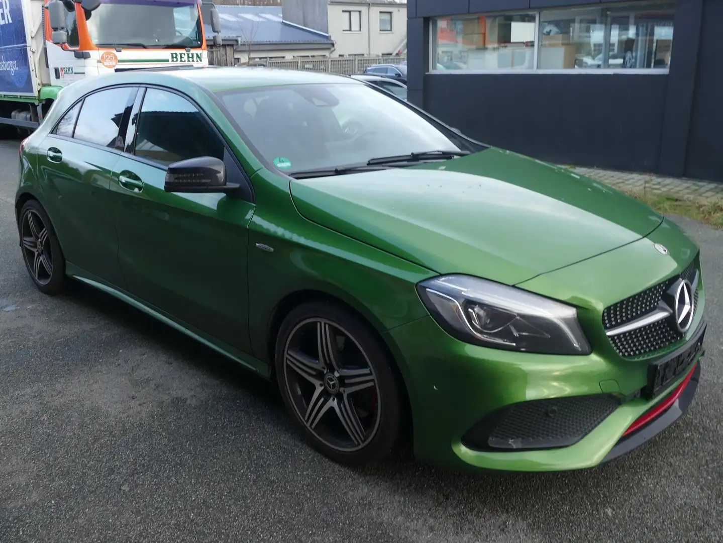 Mercedes-Benz A 250 Sport 4Matic Teilleder Navi LED Einparkhilfe Schal Grün - 2