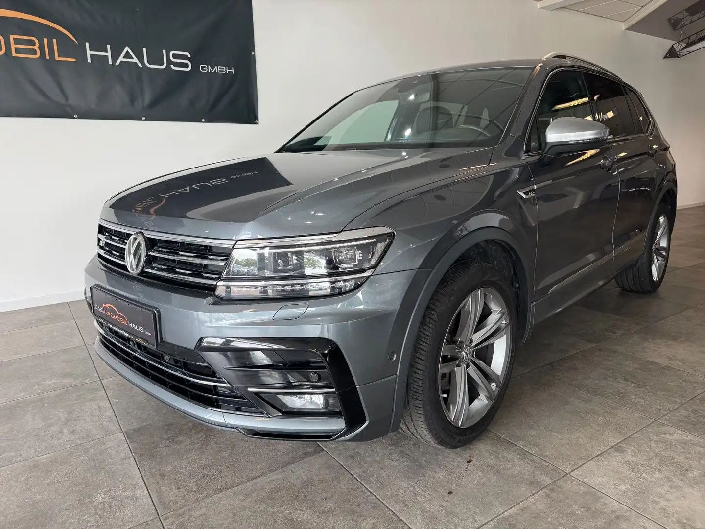 Volkswagen Tiguan Allspace Tiguan 2,0 TDI Allspace R-Line 7-Sitze*AHK*PANO* Grau - 1