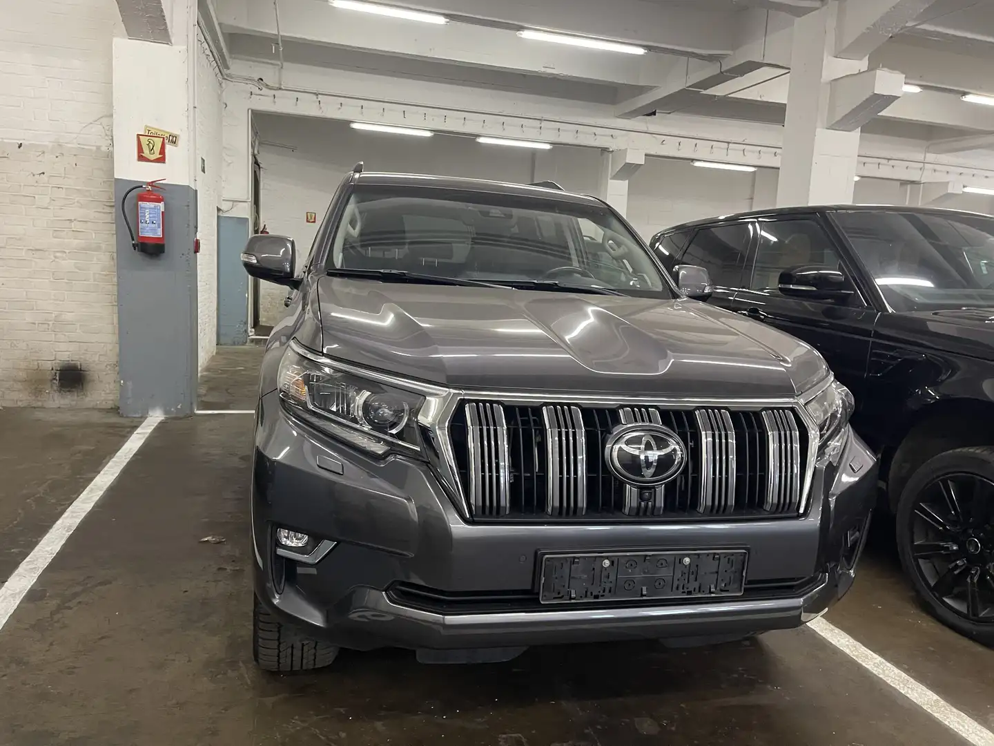 Toyota Land Cruiser Land Cruiser 2.8 D-4D Active A/T (EU6.2) Grau - 2