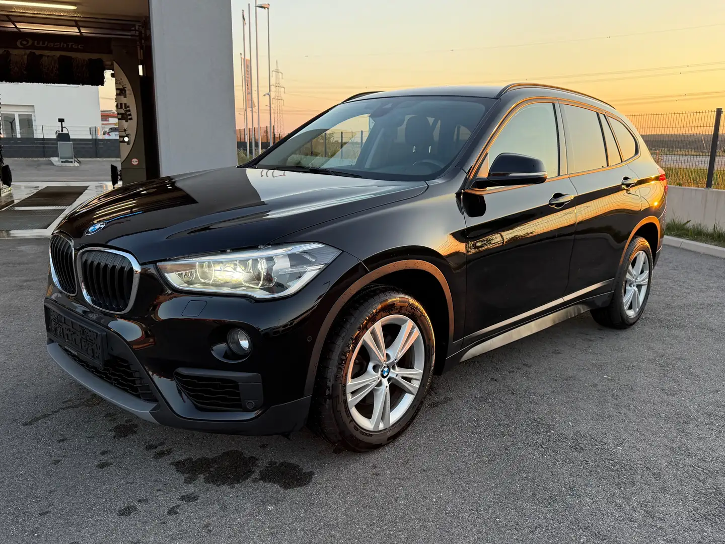 BMW X1 xDrive 18 d*LED*Navi*Automatik* Schwarz - 1