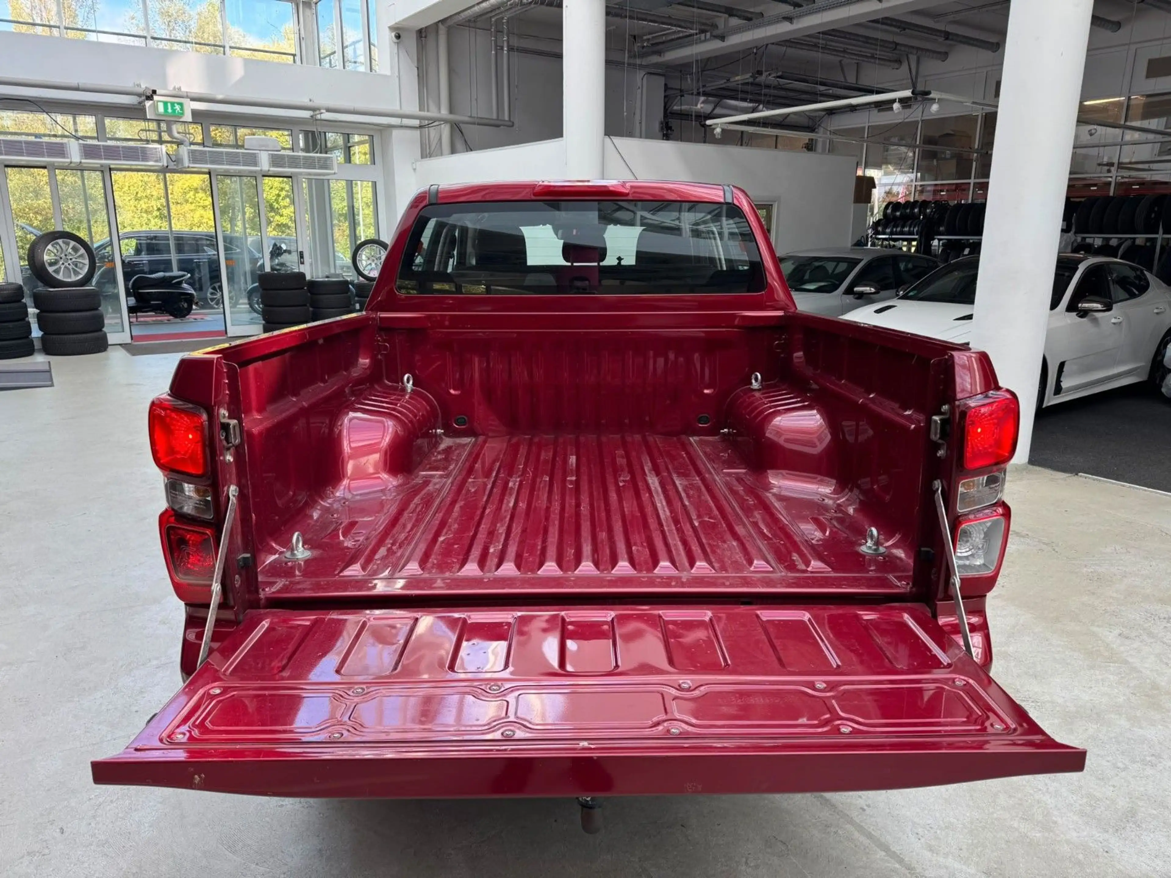 Isuzu D-Max Double Cab 4WD L AHK+Navi+Kamera+CarPlay — photo 4