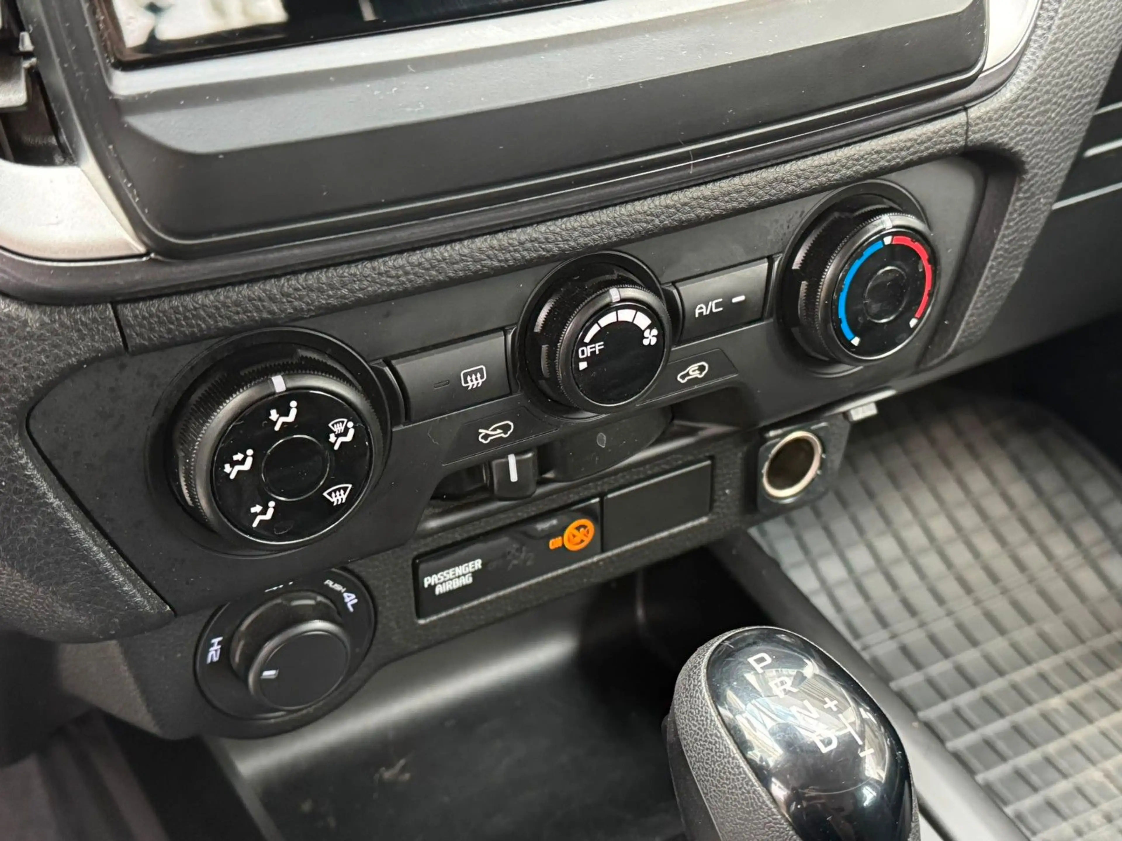 Isuzu D-Max Double Cab 4WD L AHK+Navi+Kamera+CarPlay — photo 12