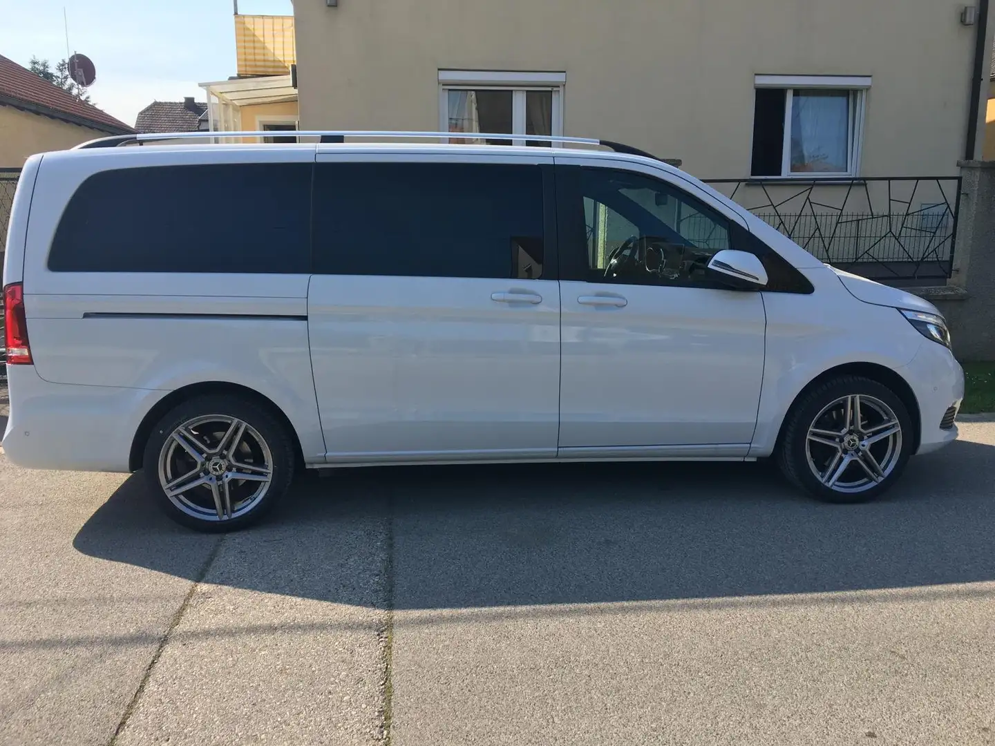 Mercedes-Benz V 250 V 250 d 4MATIC lang Exclusive Aut. Exclusive Weiß - 2