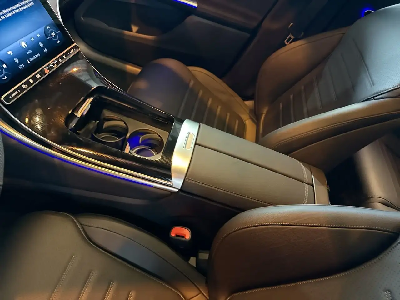 Mercedes-Benz GLC снимка Mercedes-Benz GLC