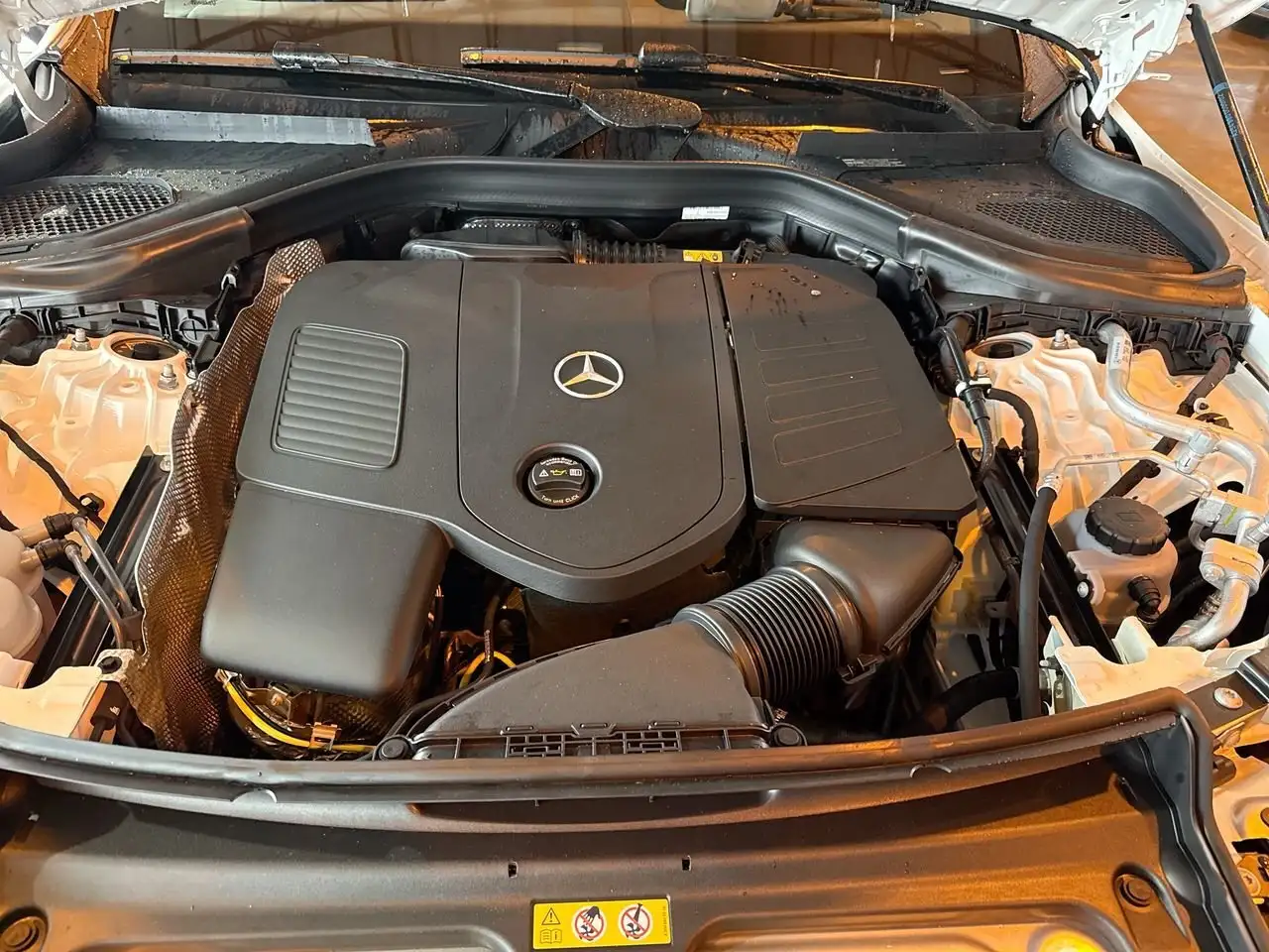 Mercedes-Benz GLC снимка Mercedes-Benz GLC