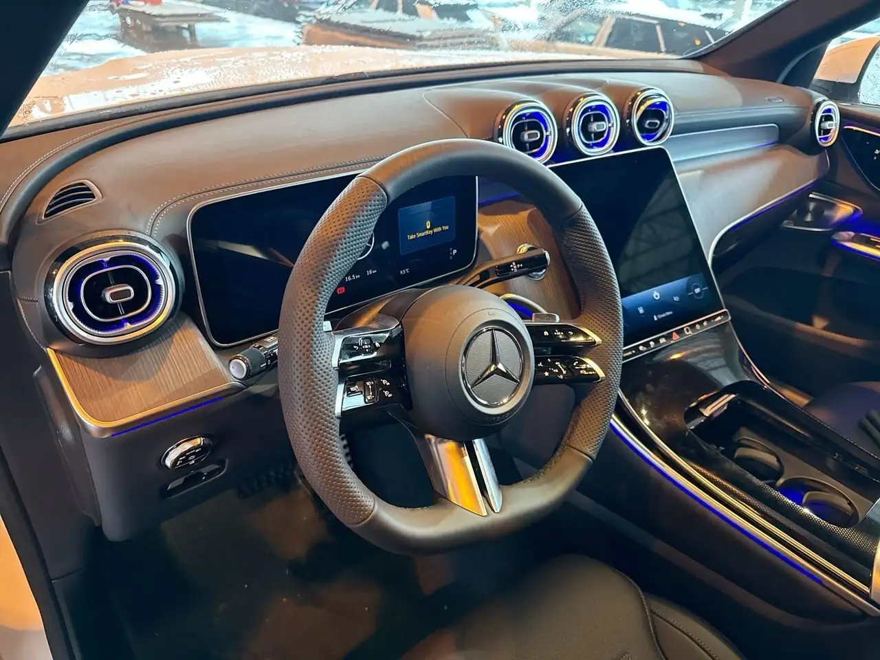 Mercedes-Benz GLC снимка Mercedes-Benz GLC