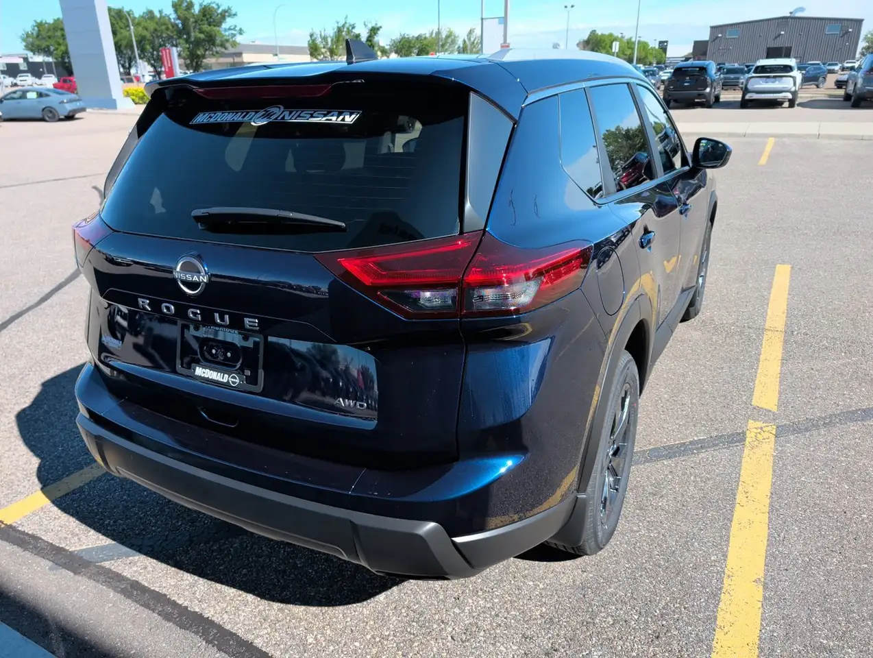 Nissan Rogue снимка Nissan Rogue