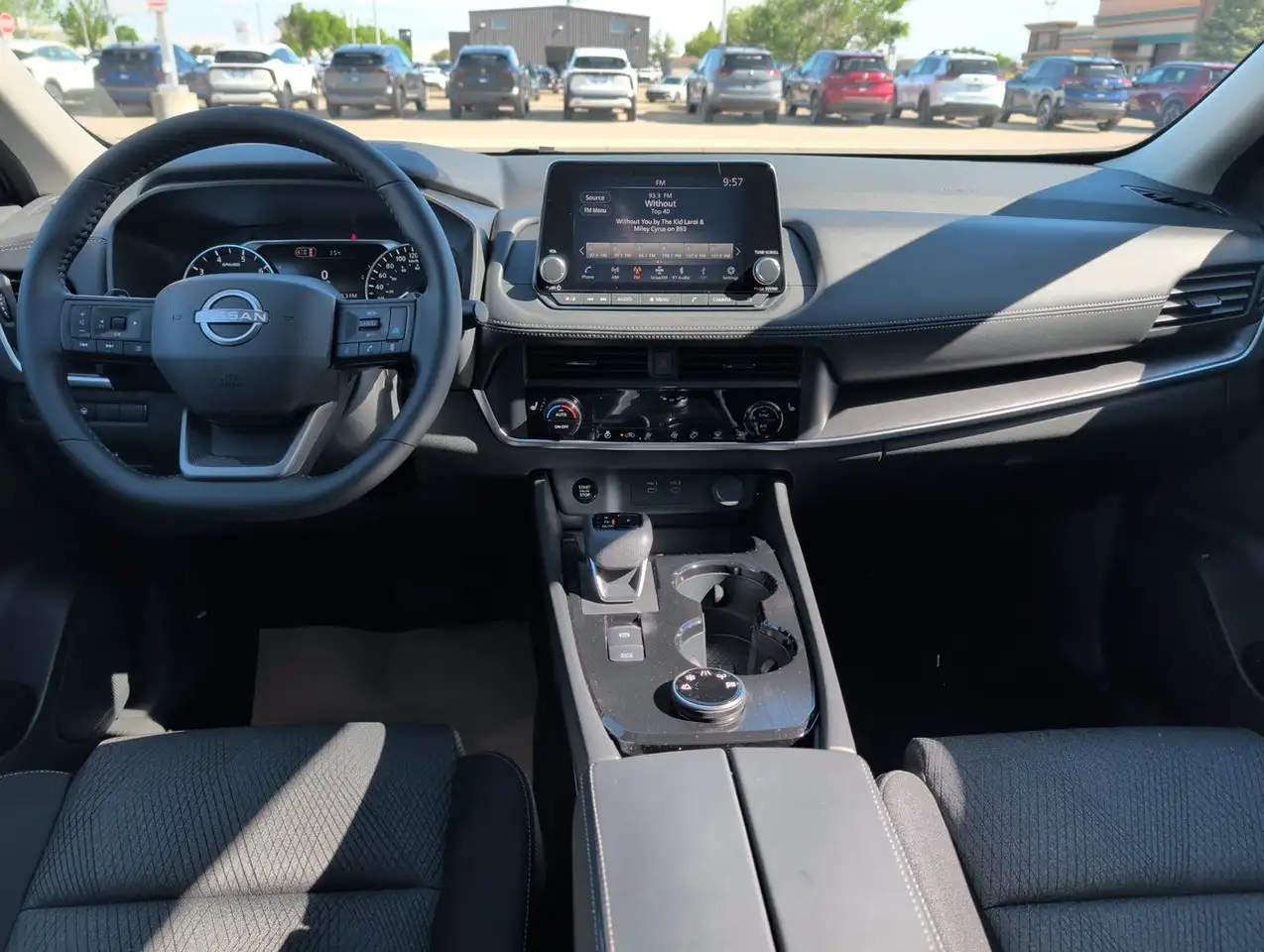 Nissan Rogue снимка Nissan Rogue