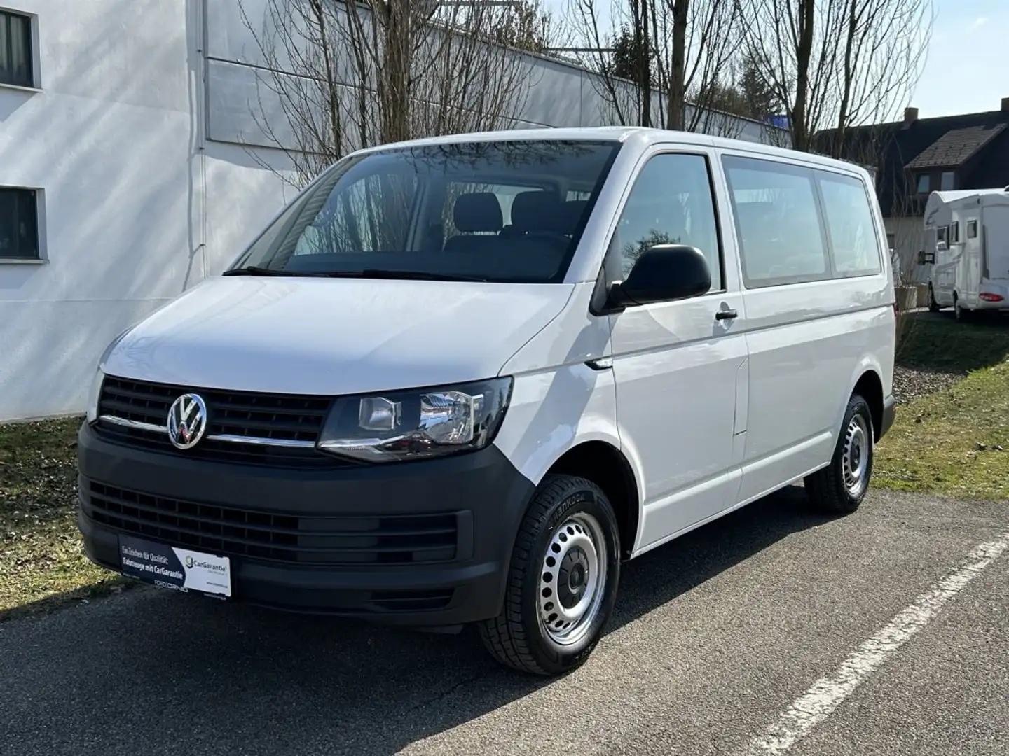 Volkswagen T6 Transporter 9-Sitzer 2.0l Diesel 84PS Weiß - 1