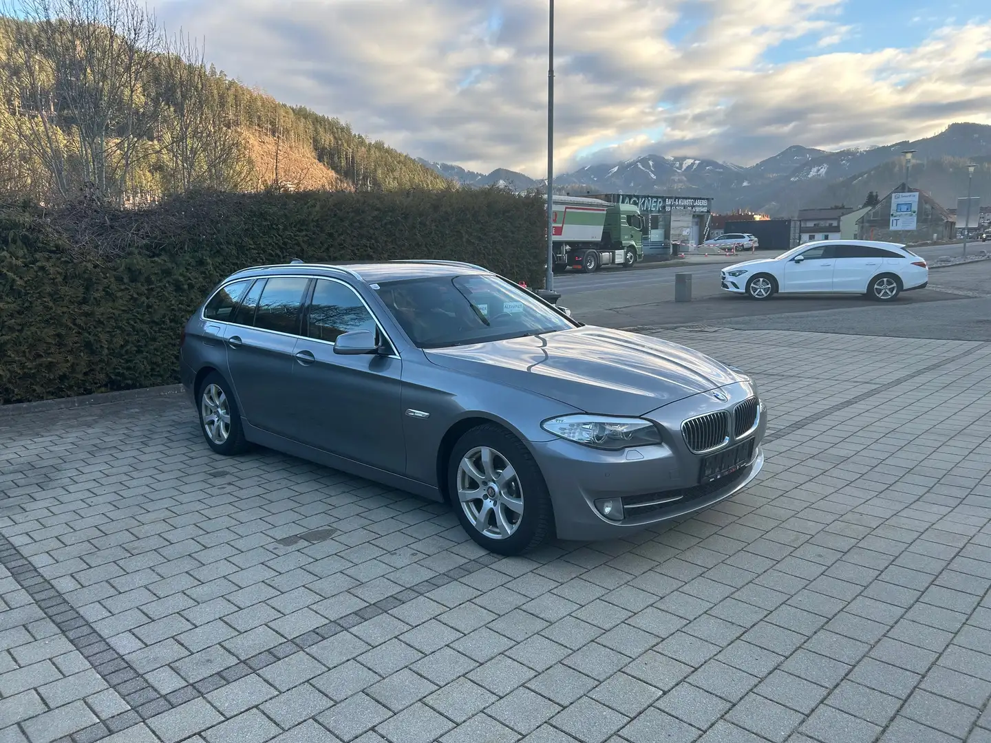 BMW 530 530 d xDrive,Standheizung,Xenon,Navigation,Leder Grau - 2