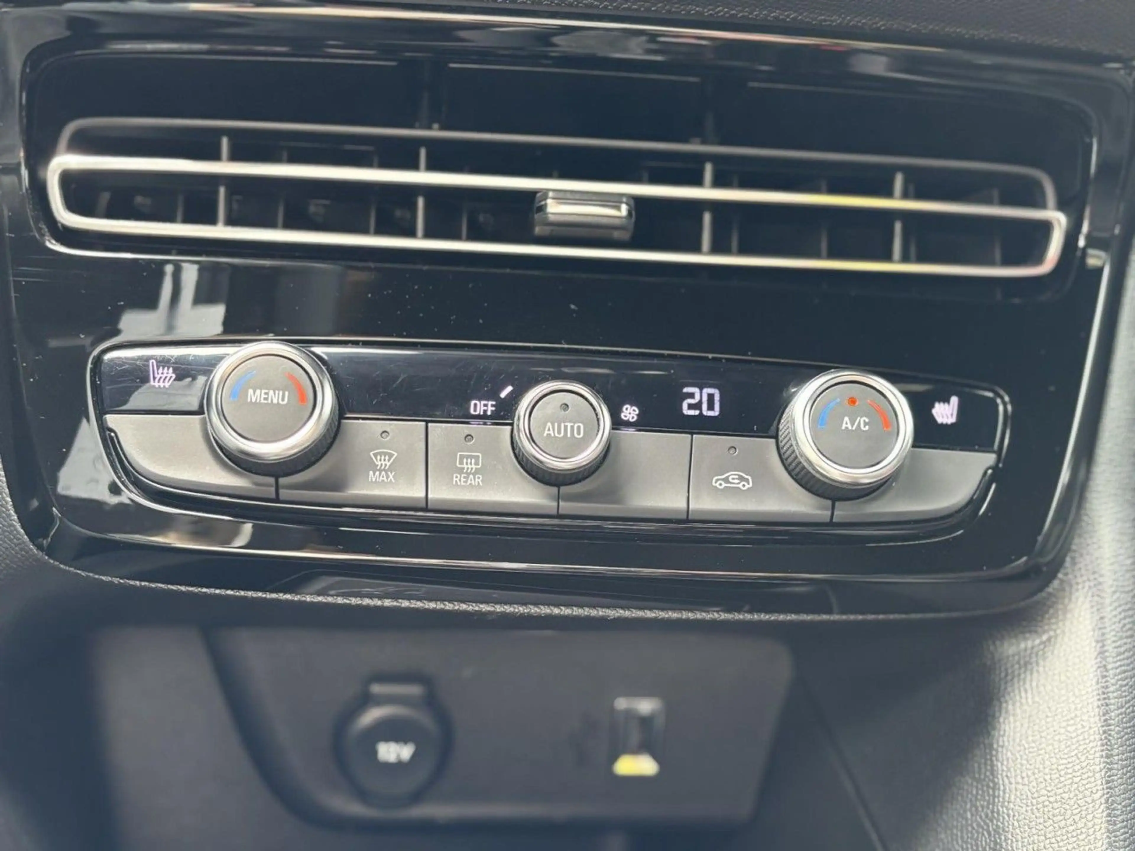Opel Mokka GS **Automatik/Navi/Kamera/SHZ** — photo 11