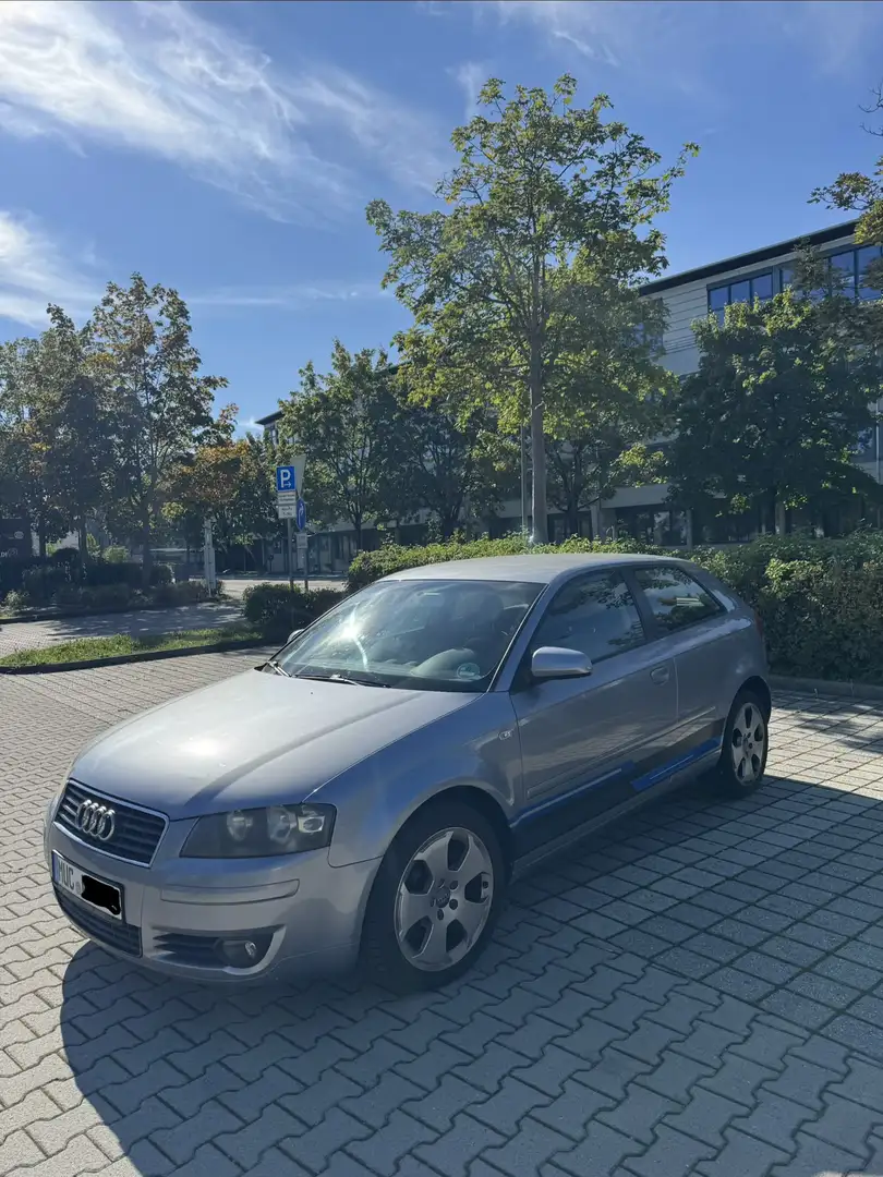 Audi A3 1.6 Attraction Grau - 2