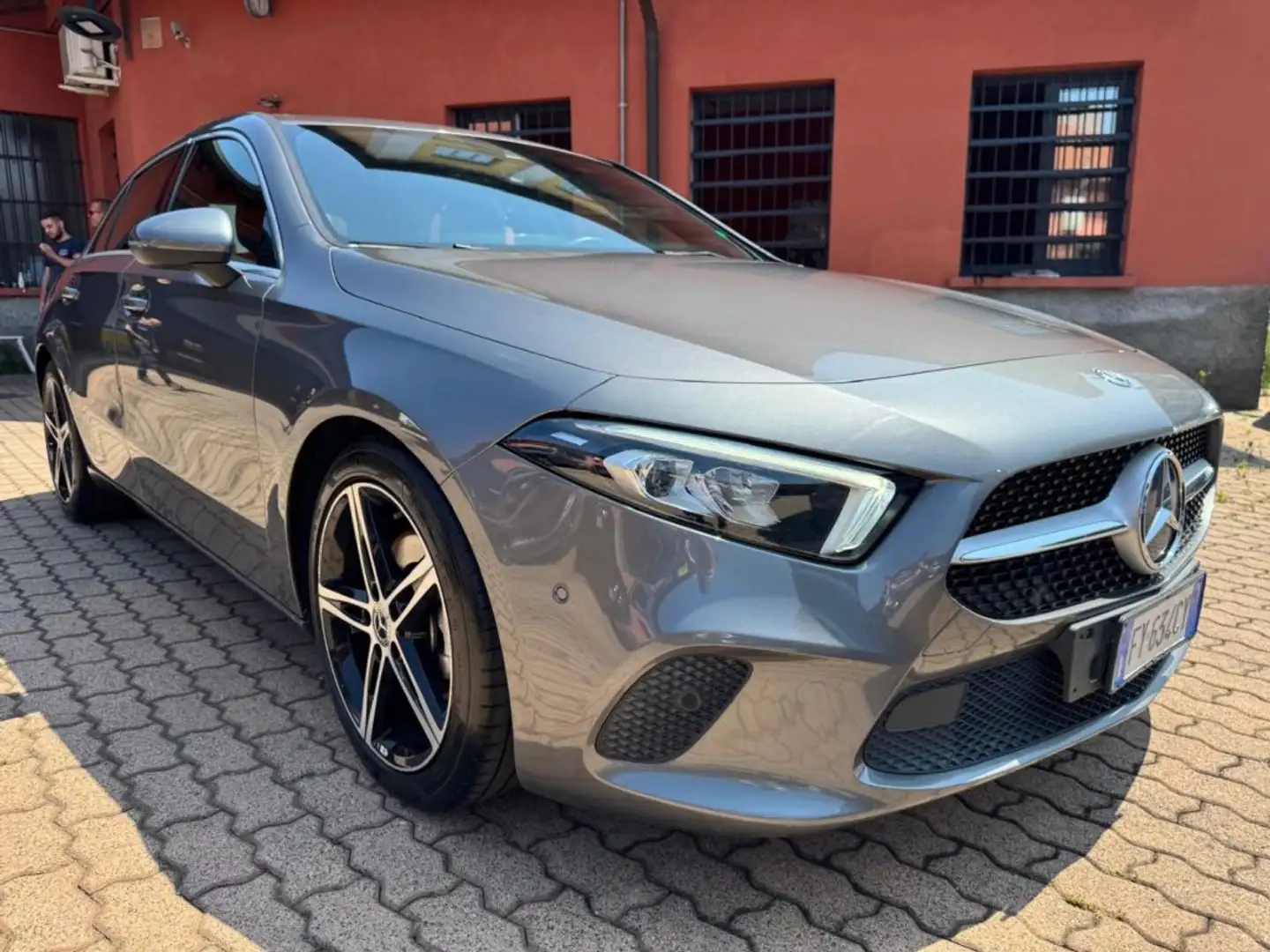 Mercedes-Benz A 200 163CV Automatic Sport Grigio - 2