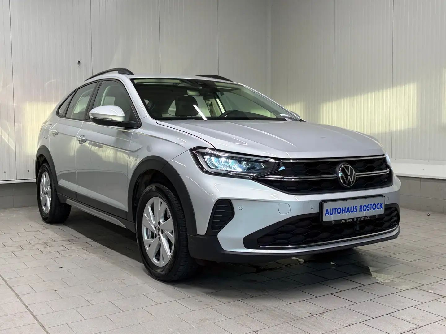 Volkswagen Taigo Life 1.0 TSI AHK LED RFK SHZ Silber - 2