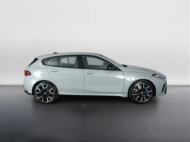 BMW 1 Series view 3
