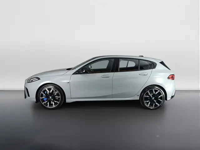 BMW 1 Series view 6