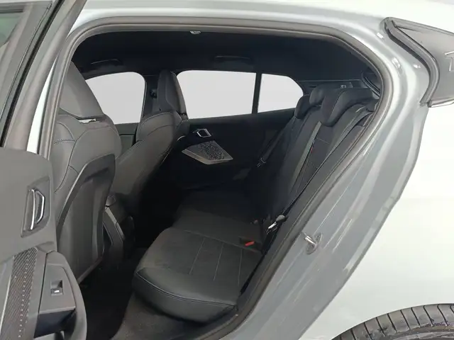 BMW 1 Series view 9