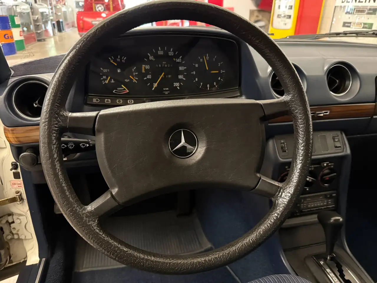 Mercedes-Benz 200 123, foto 9
