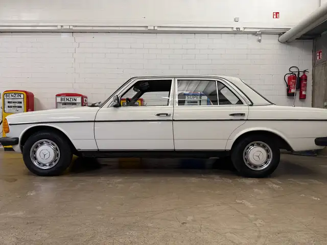 Mercedes-Benz 200 123