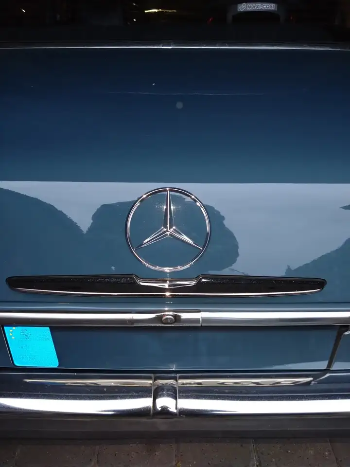 Mercedes-Benz 230, foto 2