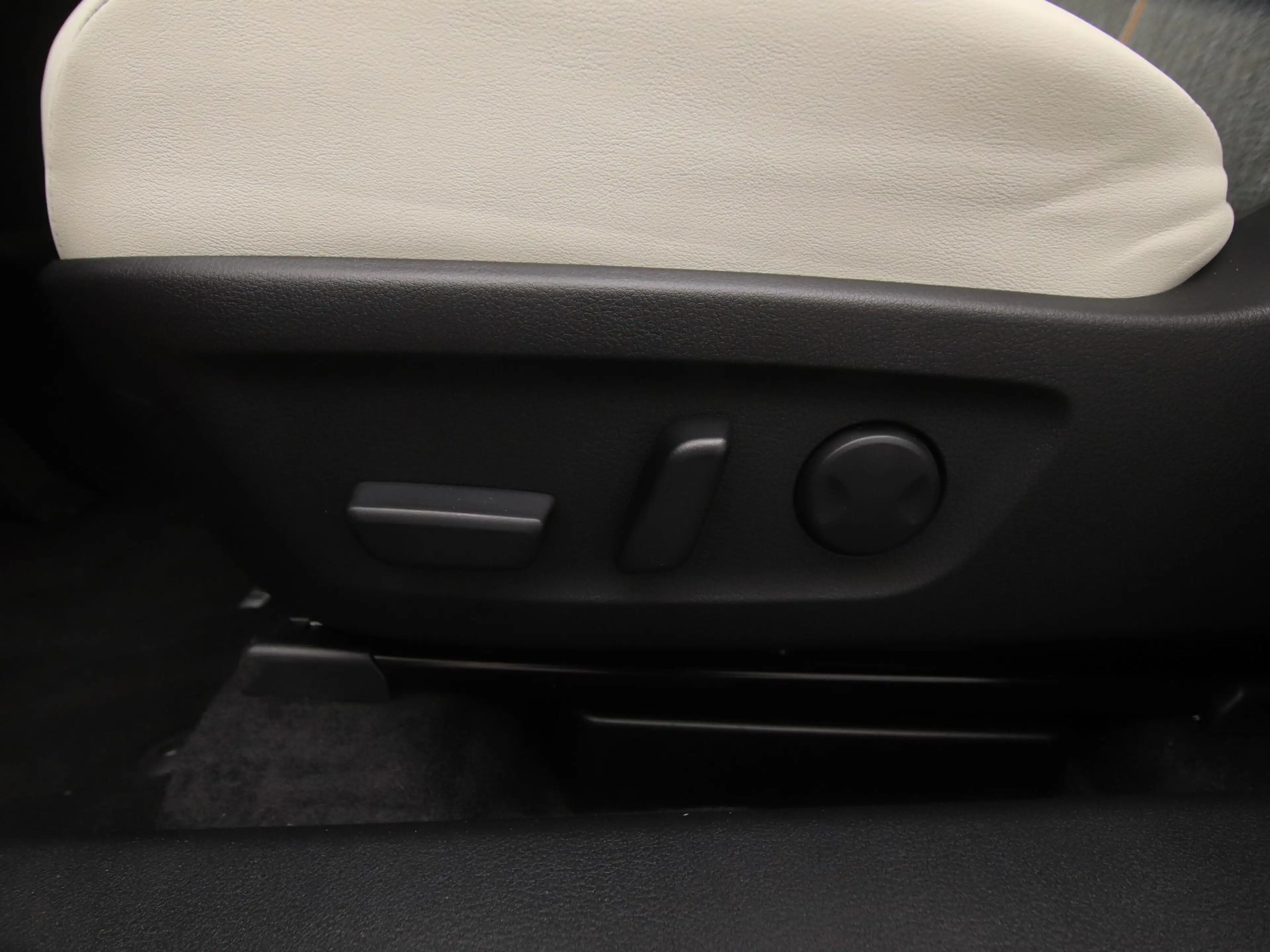 Mazda MX-30 e-SkyActiv R-EV Makoto met Premium Pack | demo voo — photo 13