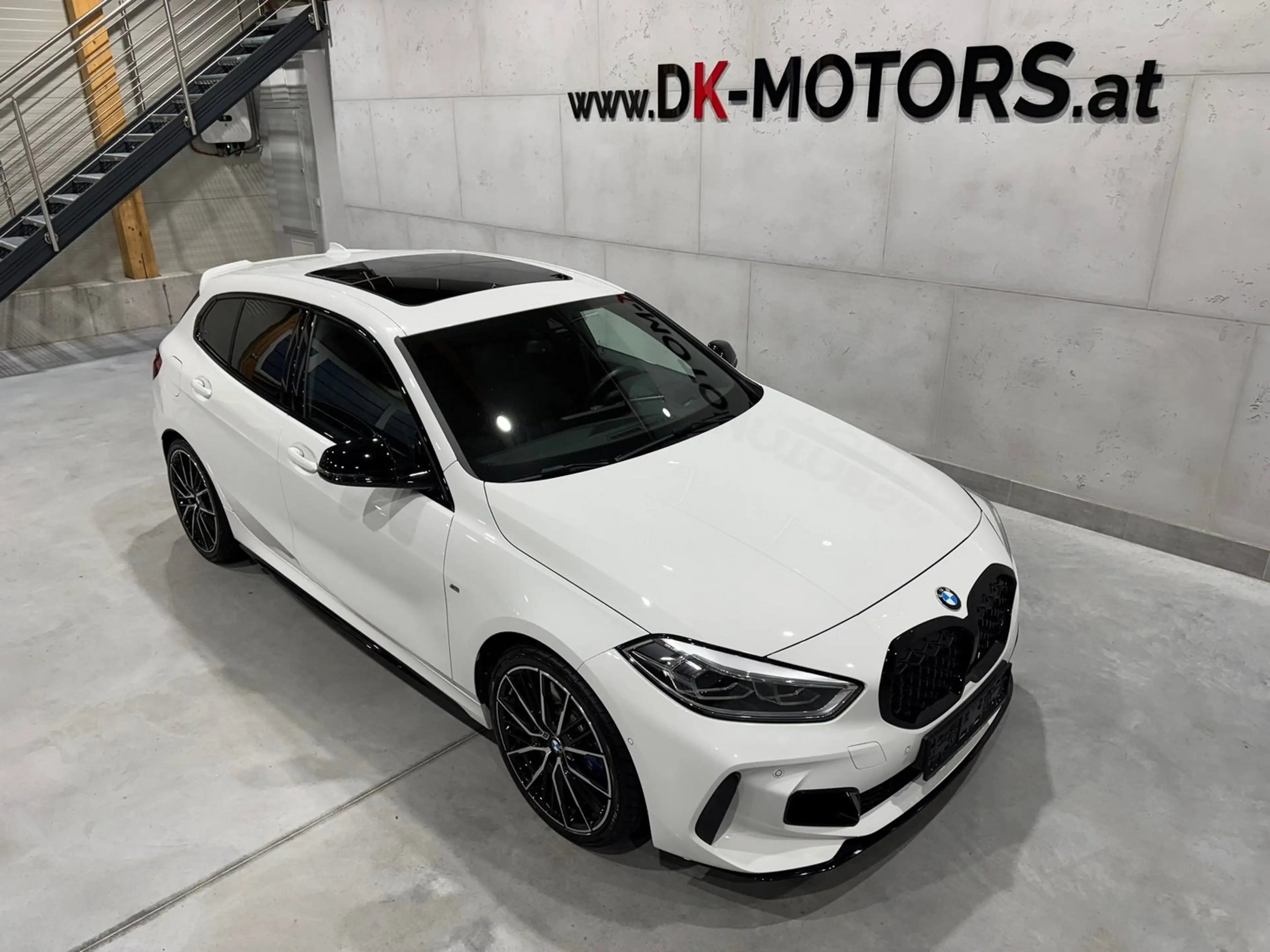BMW 135 M135 i xDrive / Pano / HeadUp / Performance / RFK — photo 9