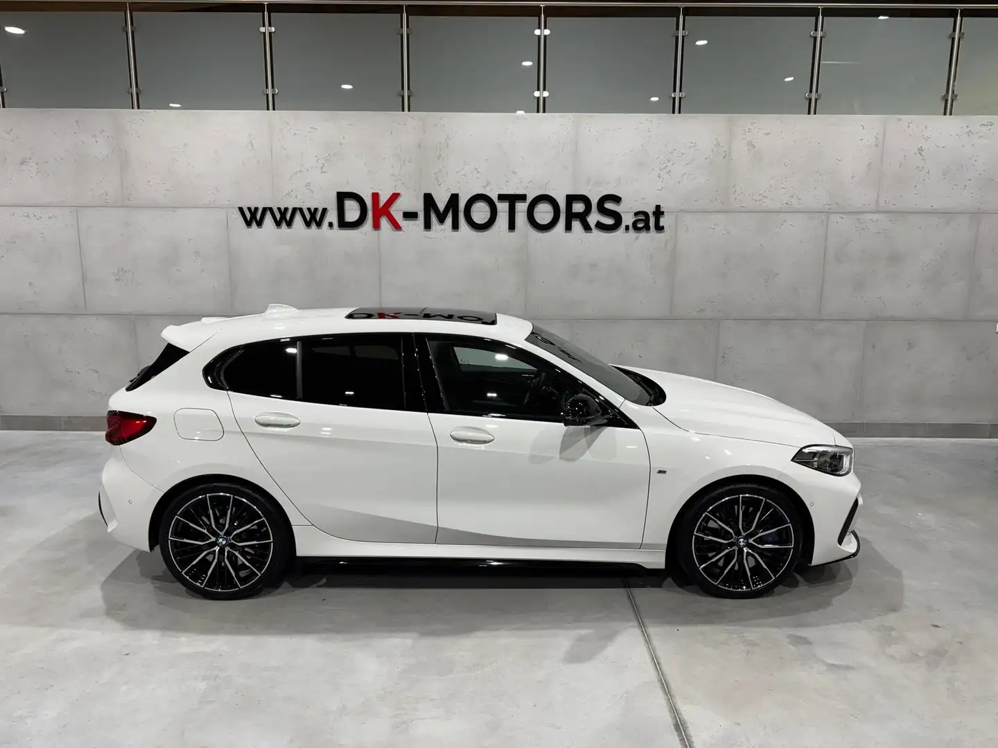 BMW 135 M135 i xDrive / Pano / HeadUp / Performance / RFK Weiß - 1