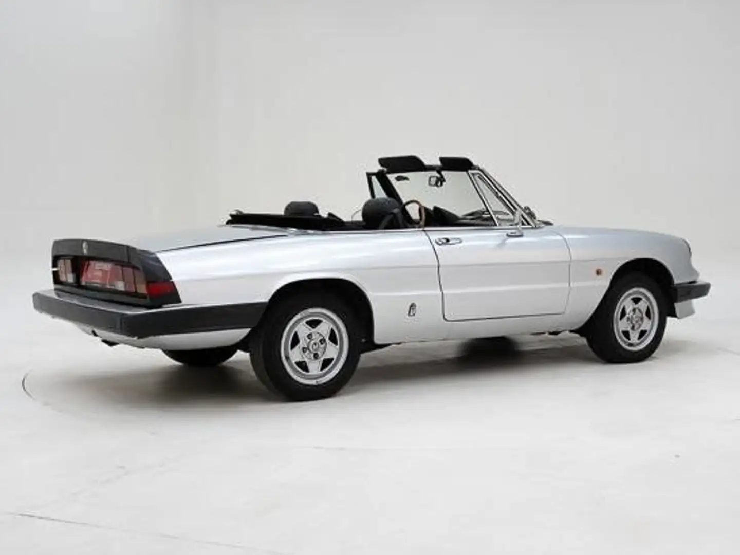 Alfa Romeo 2000 Spider 3 '84 CH0494 Argintiu - 2