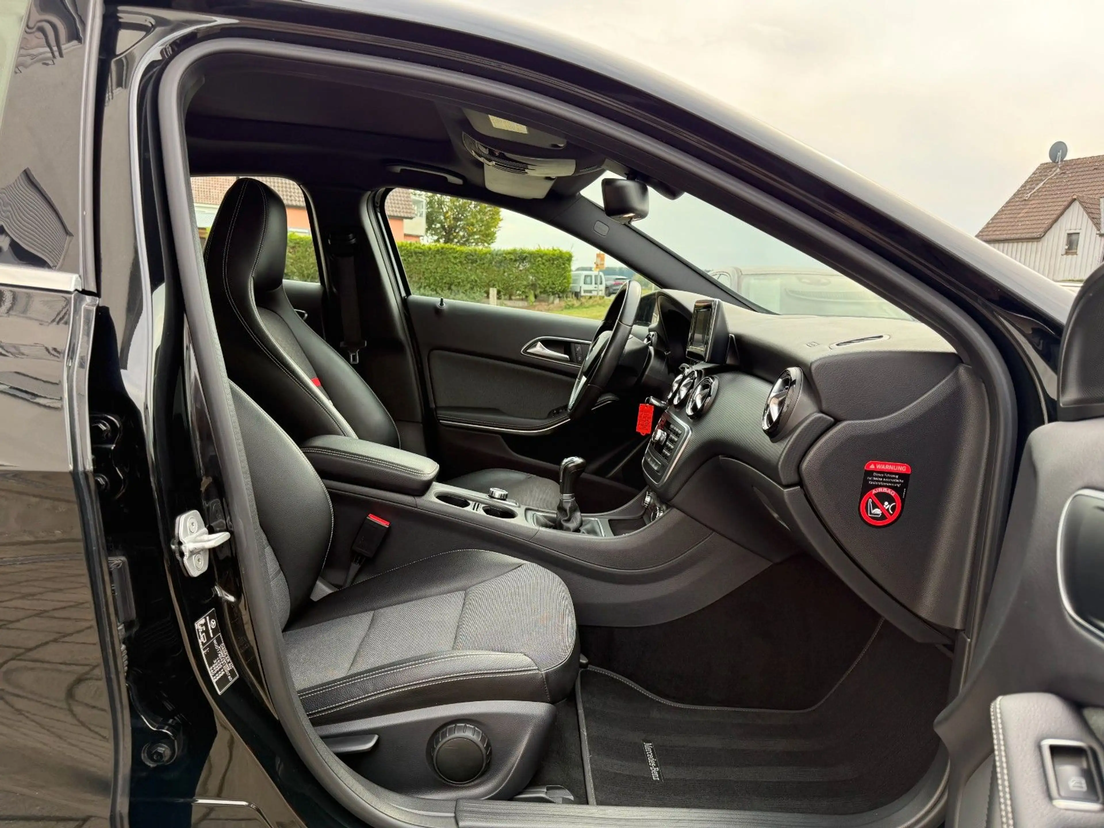 Mercedes-Benz A 200 A STYLE*XENON*PDC*PANORAMA*T-LEDER* — photo 13