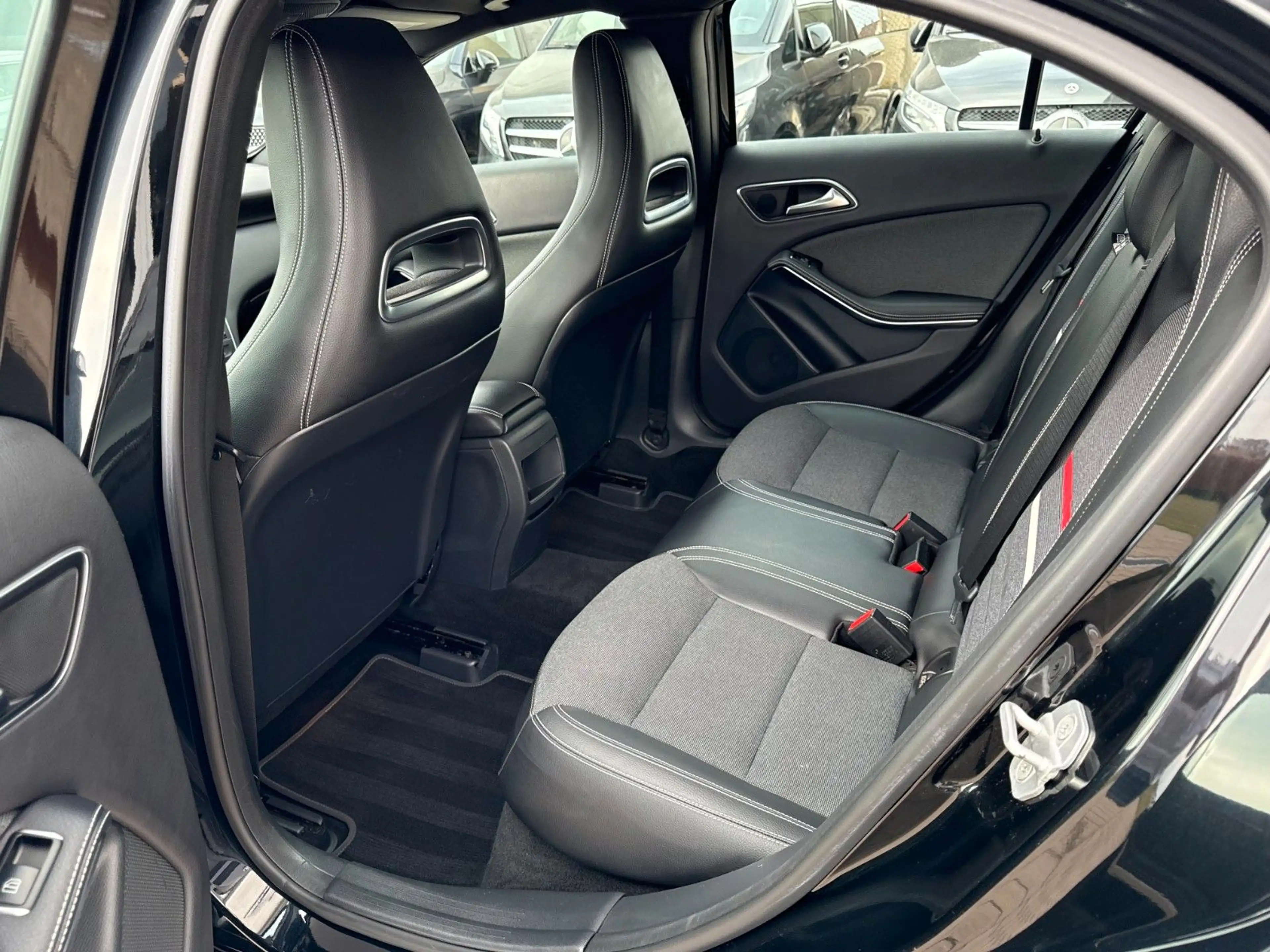 Mercedes-Benz A 200 A STYLE*XENON*PDC*PANORAMA*T-LEDER* — photo 15