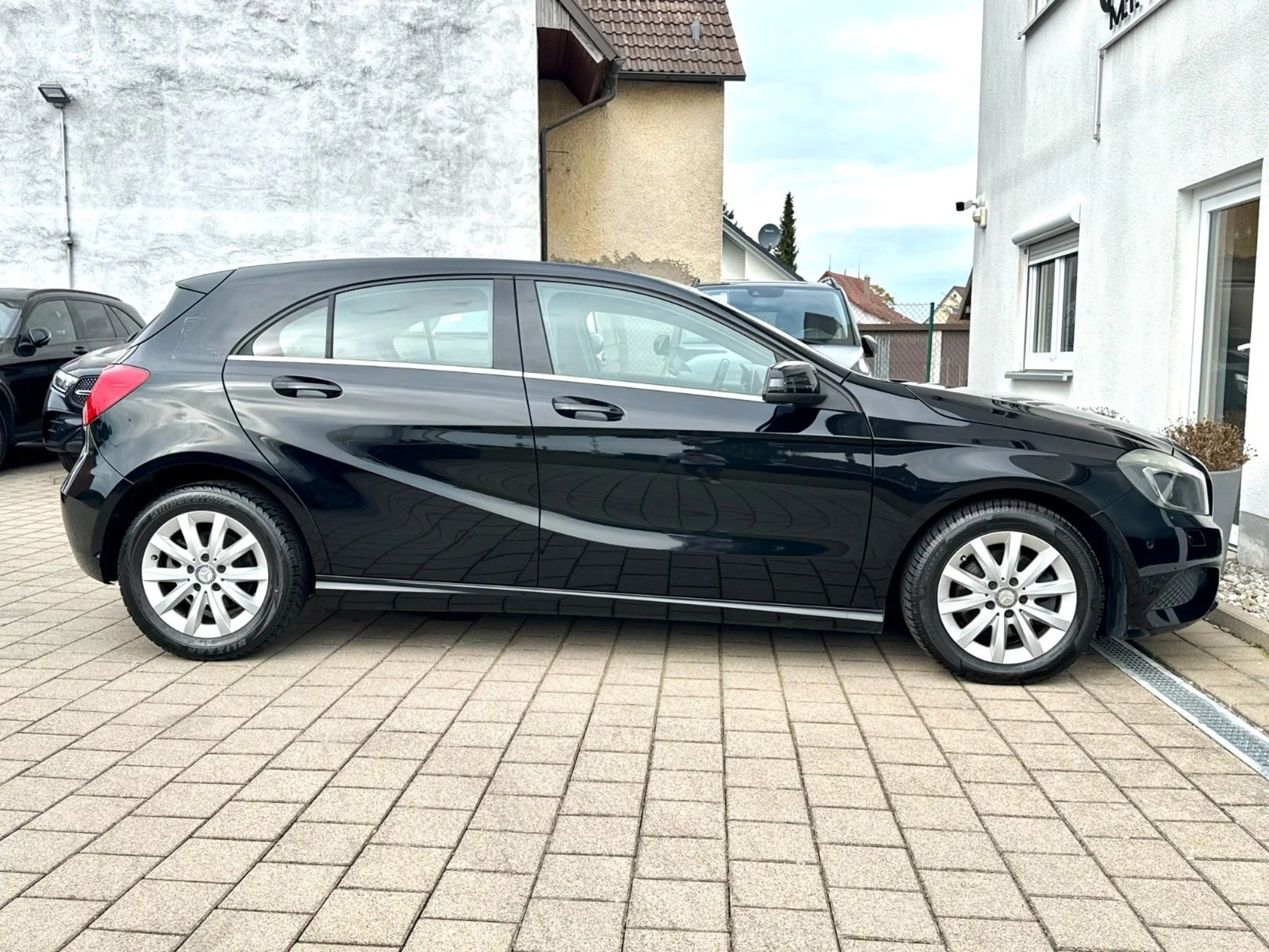 Mercedes-Benz A 200 A STYLE*XENON*PDC*PANORAMA*T-LEDER* — photo 4