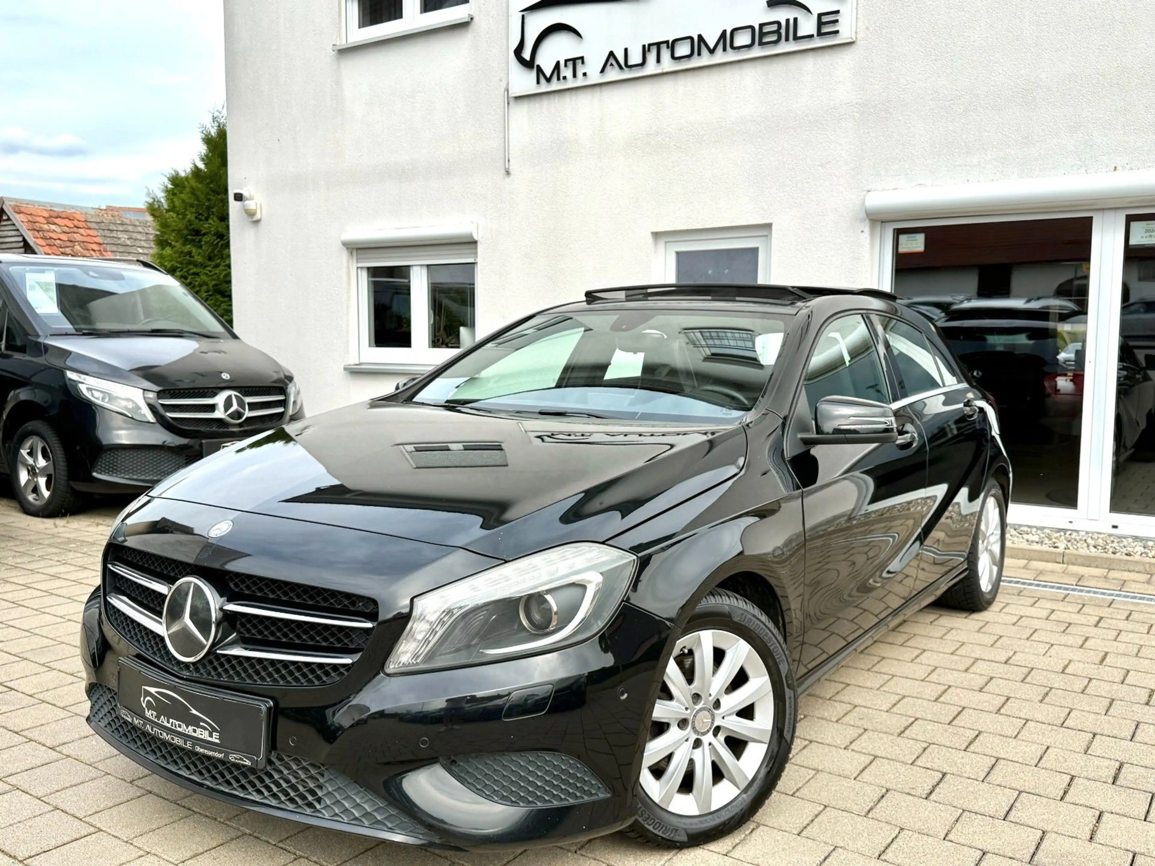 Mercedes-Benz A 200 A STYLE*XENON*PDC*PANORAMA*T-LEDER*