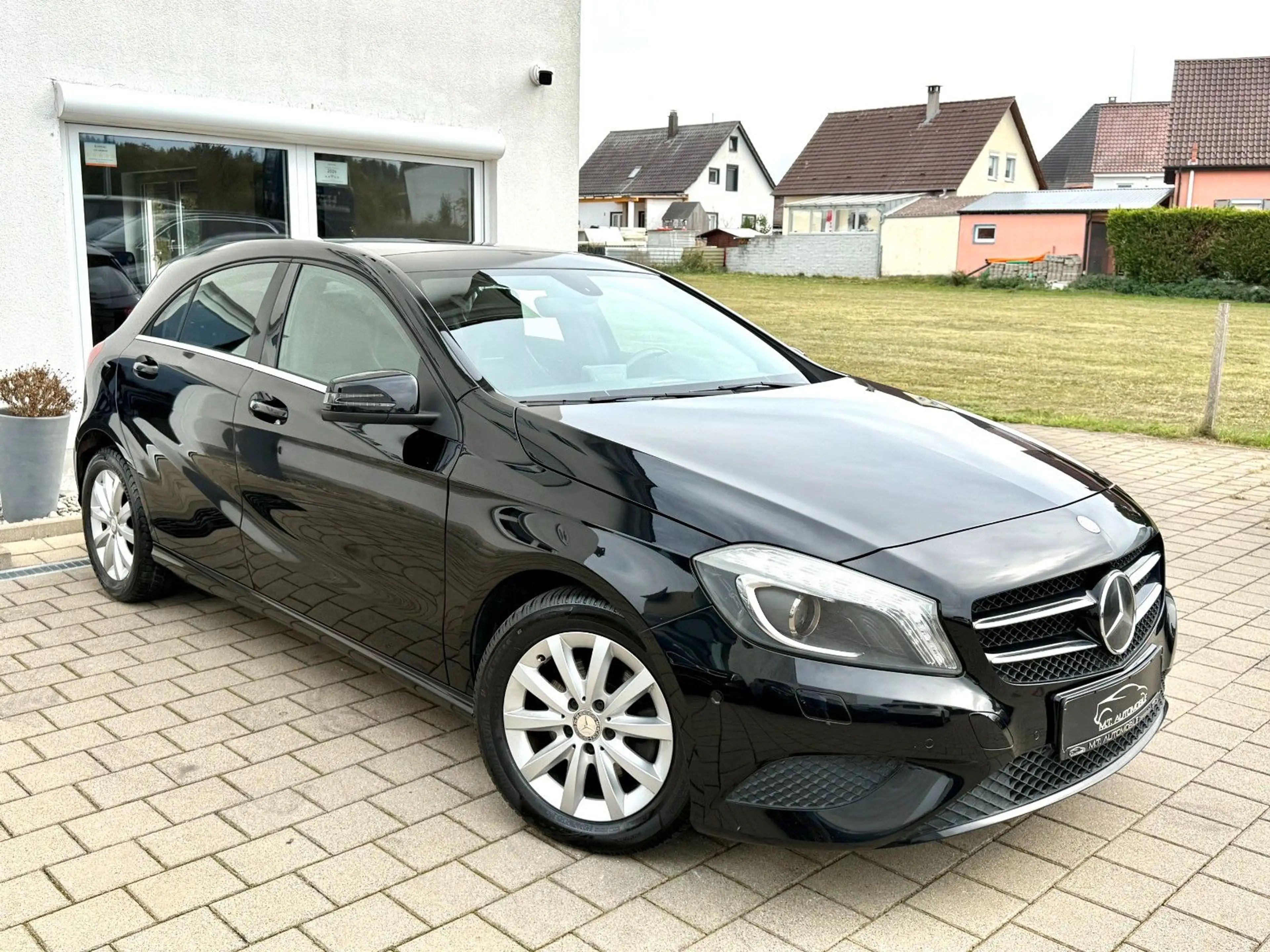 Mercedes-Benz A 200 A STYLE*XENON*PDC*PANORAMA*T-LEDER* — photo 3
