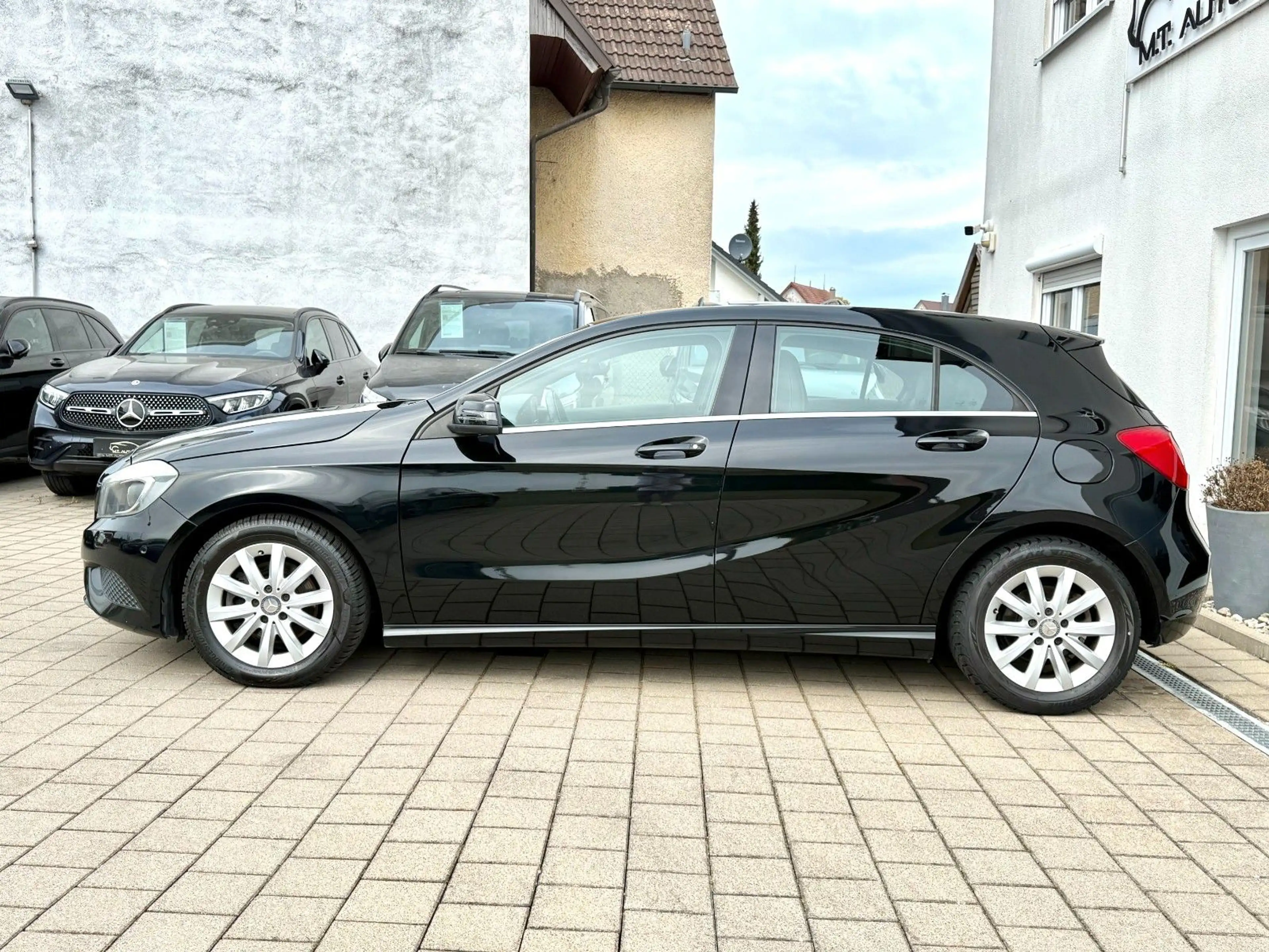 Mercedes-Benz A 200 A STYLE*XENON*PDC*PANORAMA*T-LEDER* — photo 8