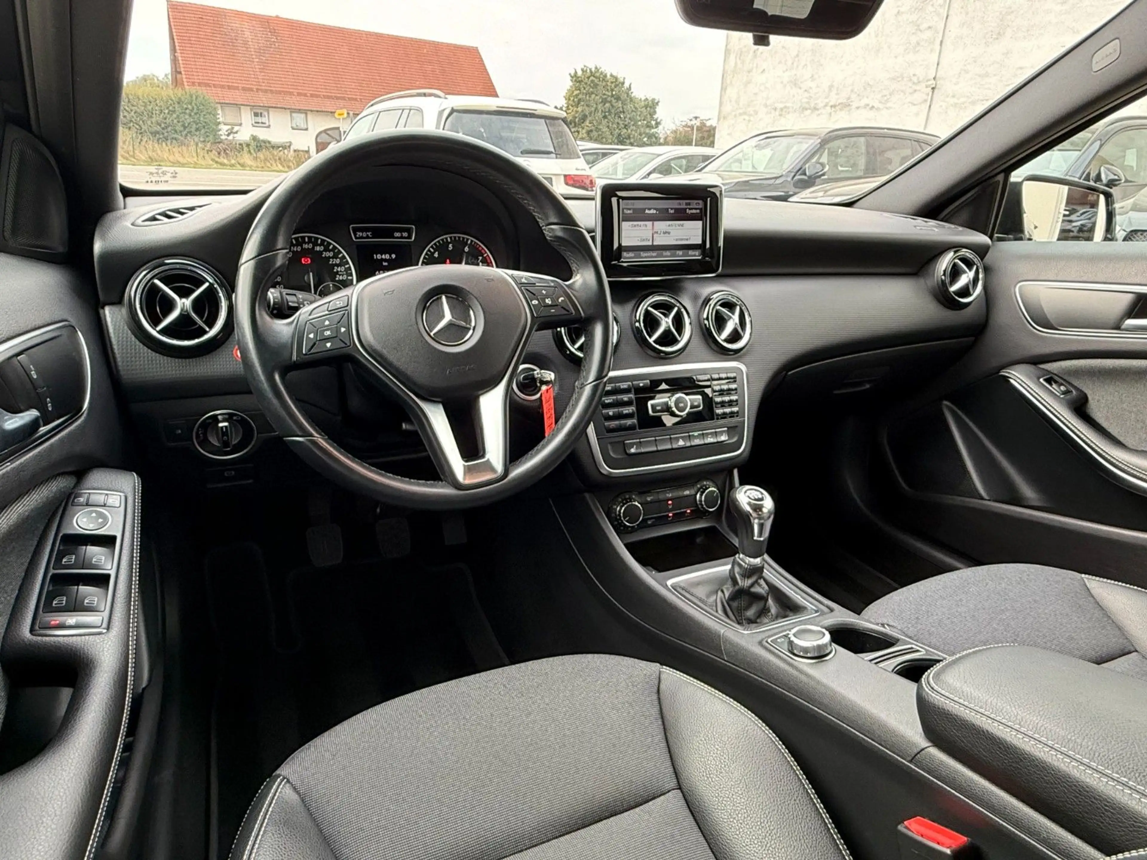 Mercedes-Benz A 200 A STYLE*XENON*PDC*PANORAMA*T-LEDER* — photo 10