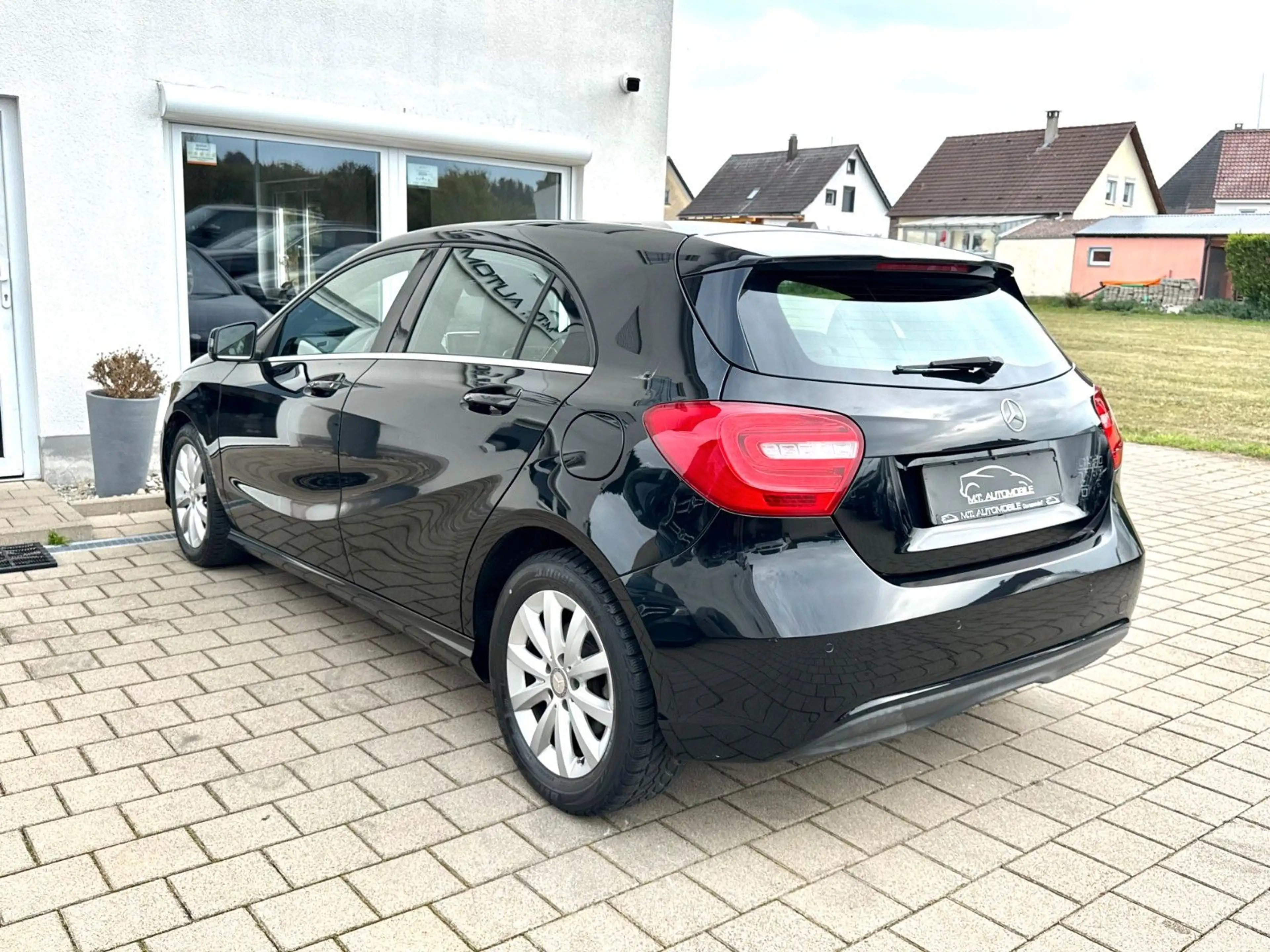 Mercedes-Benz A 200 A STYLE*XENON*PDC*PANORAMA*T-LEDER* — photo 5