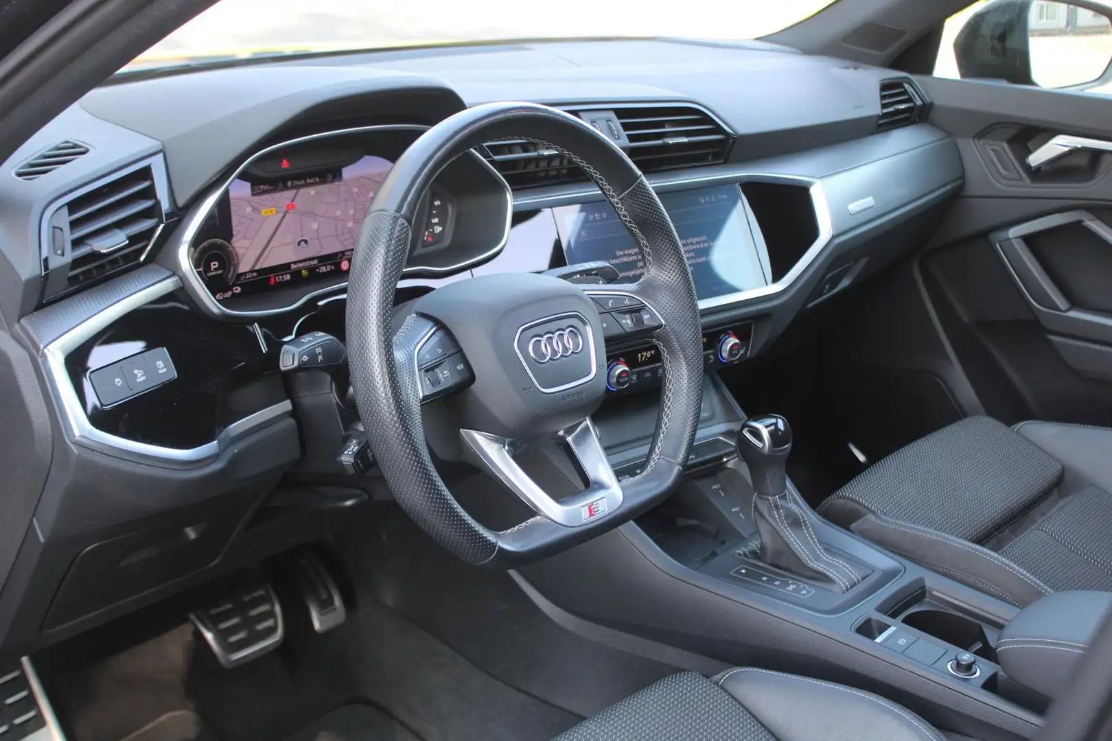 Audi Q3 Sportback 45 TFSIe 3x S-Line | Panoramadak | Sfeer Grijs - 2