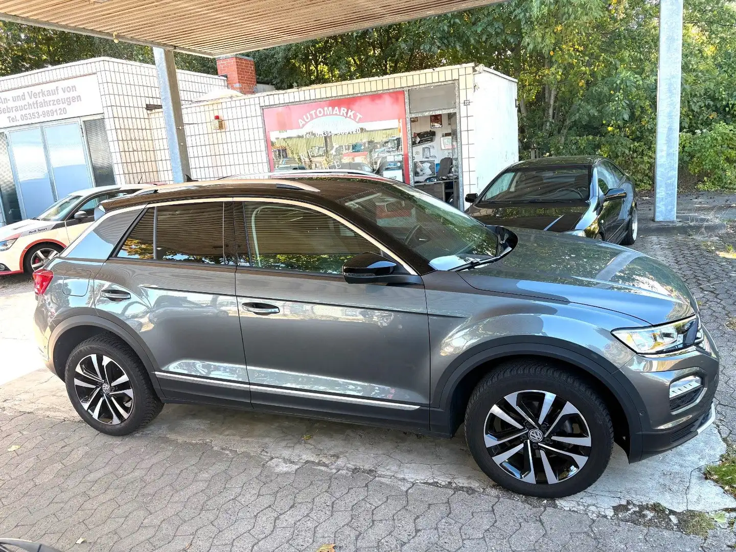 Volkswagen T-Roc IQ.DRIVE TDI Grau - 2
