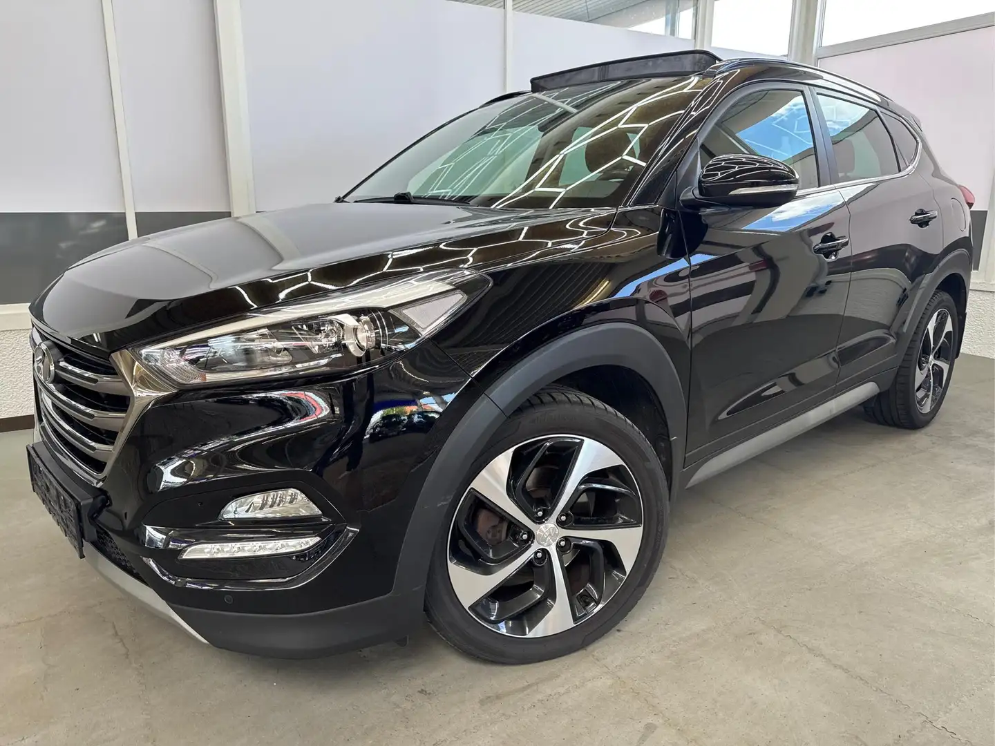 Hyundai TUCSON PREMIUM PLUS DCT NAVI PANO AHK SHZ RFK 1.6 T-GD... Noir - 1