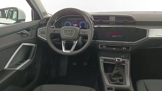 Audi Q3 view 12