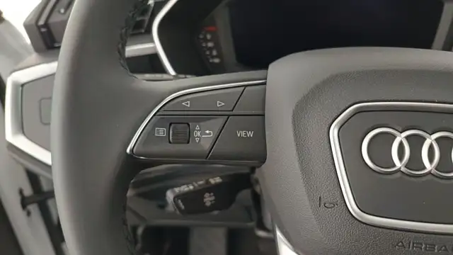 Audi Q3 view 15