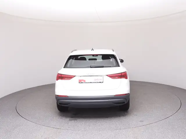 Audi Q3 view 6