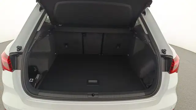 Audi Q3 view 7