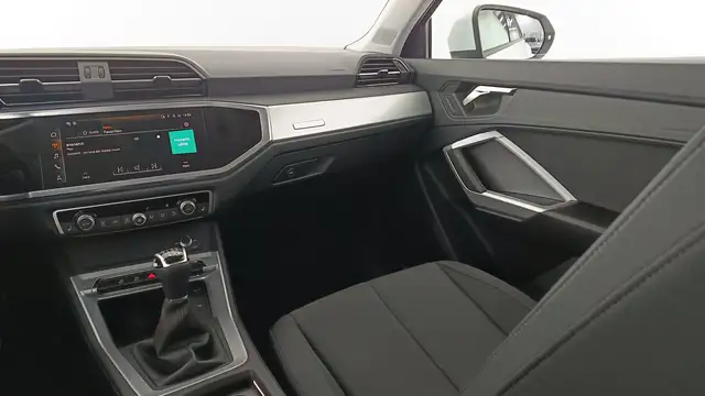 Audi Q3 view 13