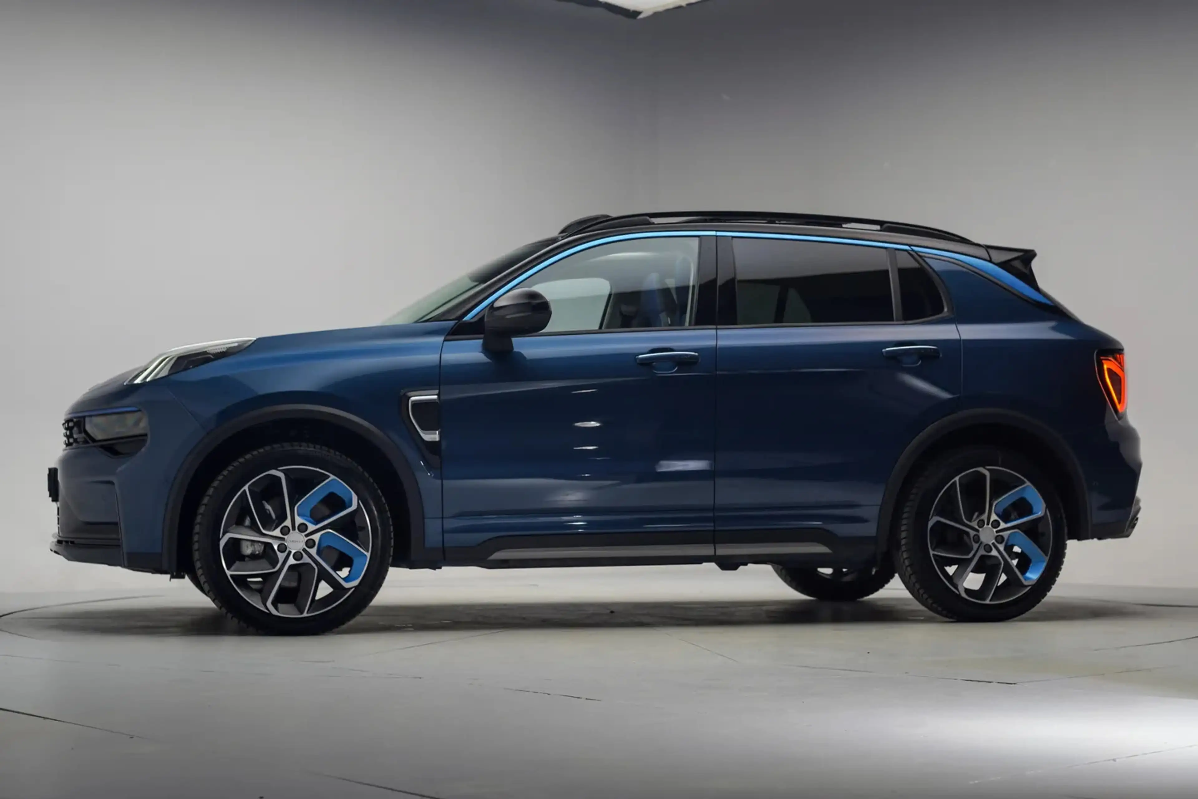 Lynk & Co 01 1.5 PHEV MY22 [ SoH 94,7% | Panorama Apple/Android — photo 2
